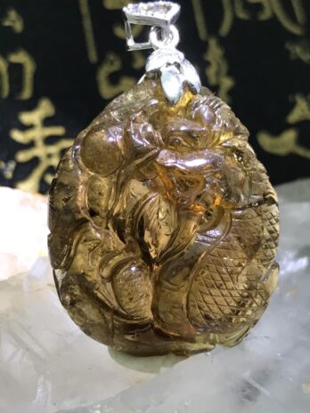 貴氣逼人的祥龍碧璽墜飾