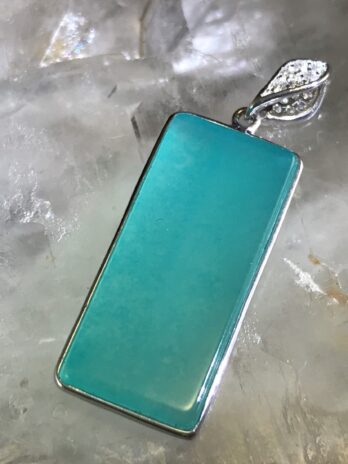典雅的台灣藍寶無事(飾)牌