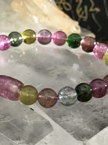 繽紛多彩的碧璽圓桶珠造型手珠